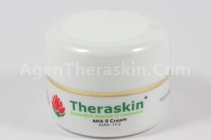 Menghaluskan kulit wajah dengan AHA Cream Theraskin